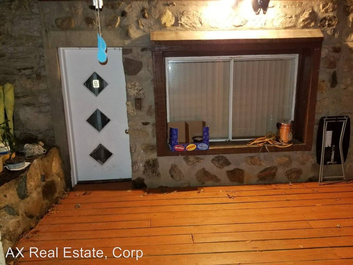 Primary Photo - Studio, 1 bath Apartment - 333 Lake Drive
