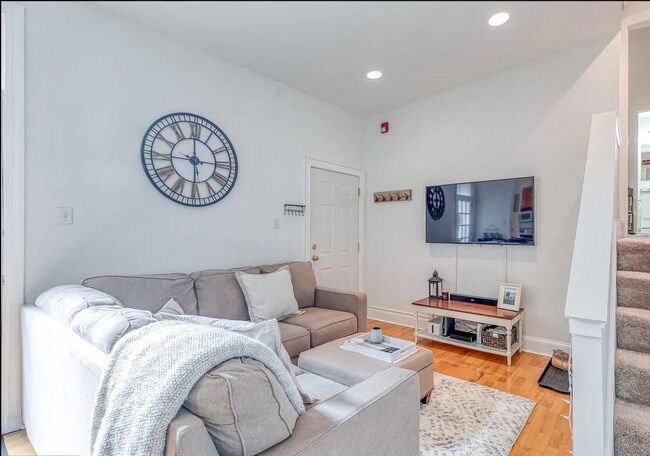Foto del edificio - Bright Two Bedroom Apartment in Spring Gar...