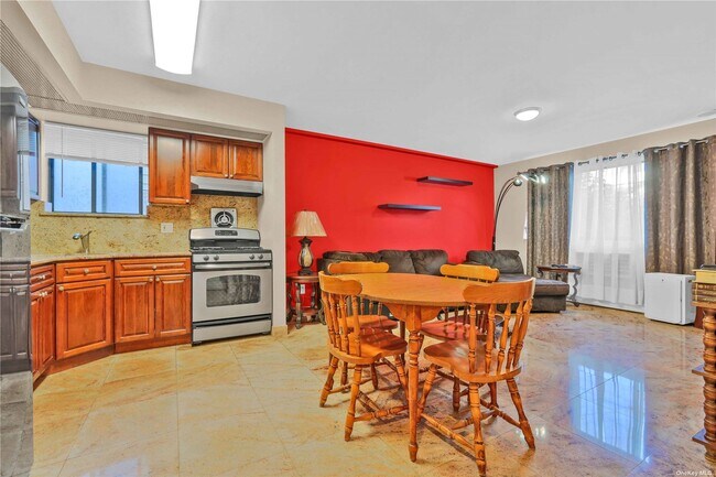 Foto del edificio - 85-87-87 67th Ave