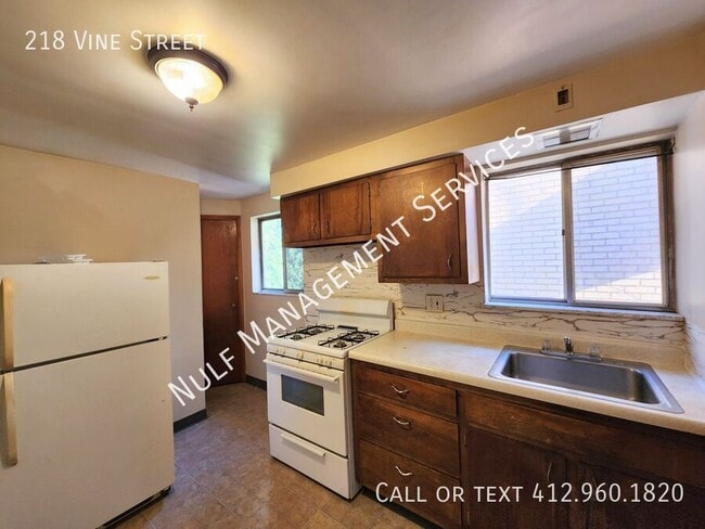 Photo - 218 Vine St House