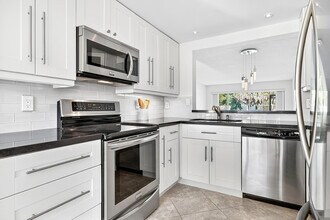 Building Photo - 5021 Oakhill Ln