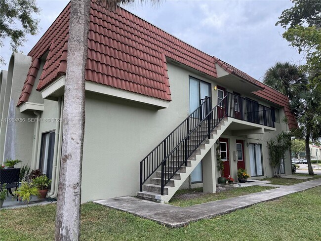 Foto del edificio - 11380 Royal Palm Blvd