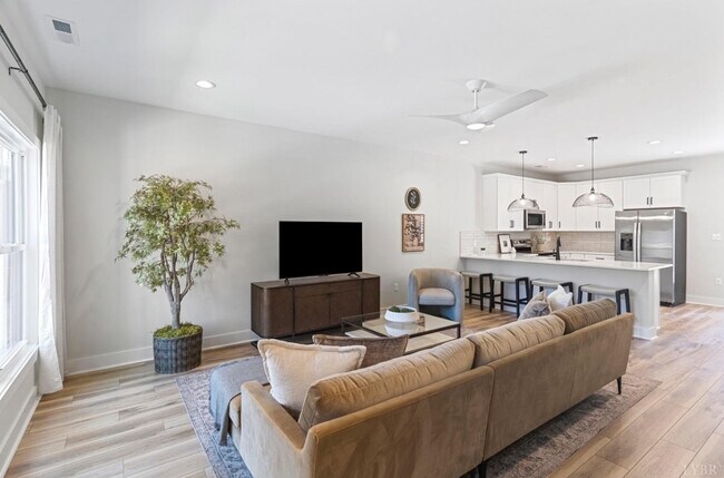 Building Photo - 1011 Wythe Dr