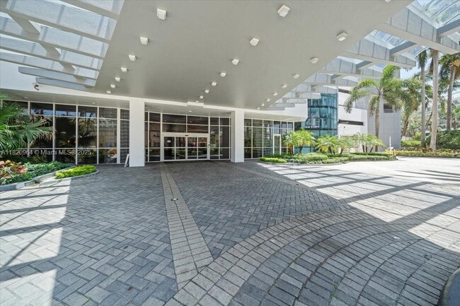 Foto del edificio - 6301 Collins Ave