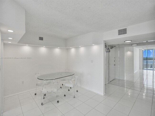 Foto del edificio - 18071 Biscayne Blvd