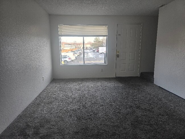 Building Photo - 1412 E 9th St