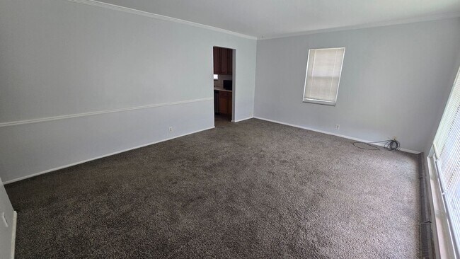 Foto del edificio - 3 Bed/1.5 Bath - With Garage and Sun Room!