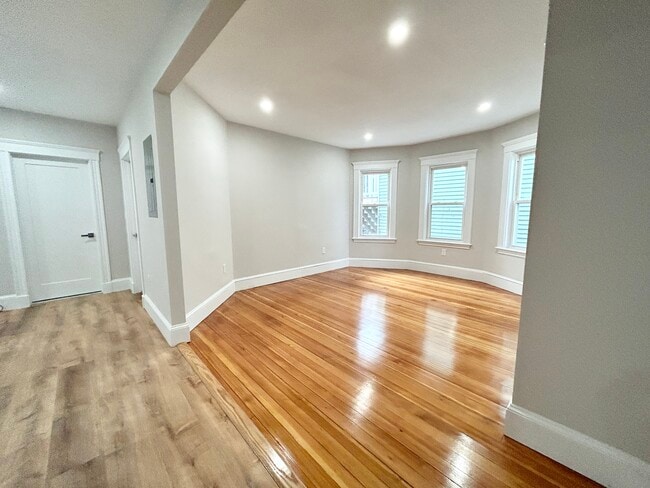 Building Photo - 21 Sudan St