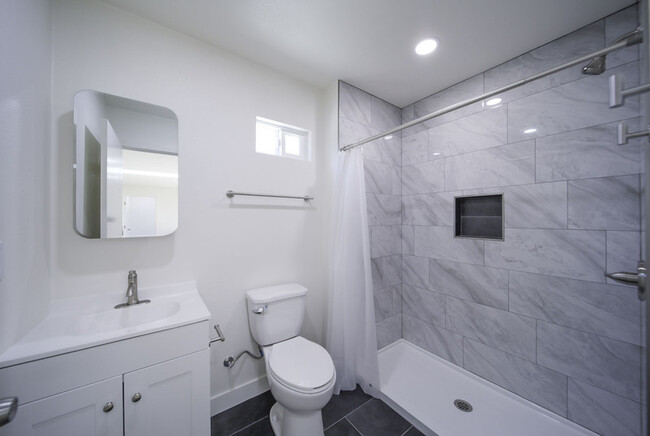 Foto del edificio - 206 W Broadbent Dr