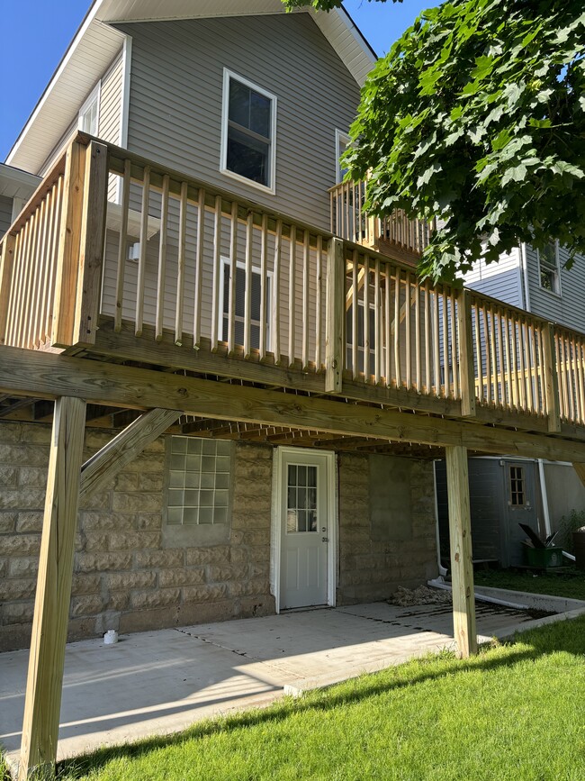Building Photo - 307 E Jefferson St