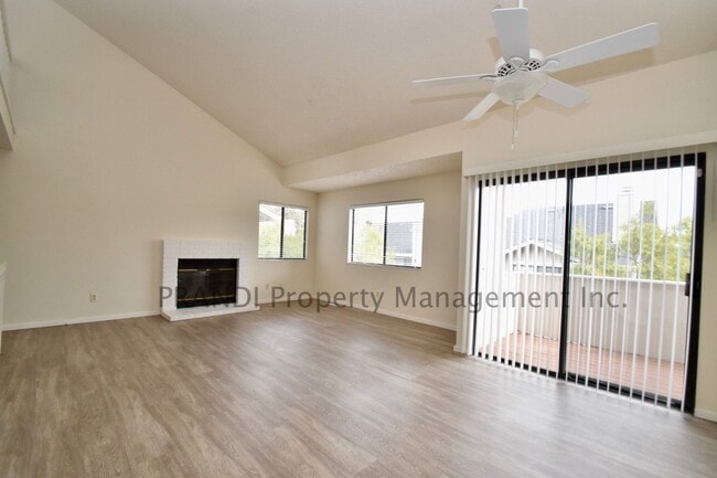 Building Photo - "Charming 3-Bedroom Townhouse with 3 Full ...