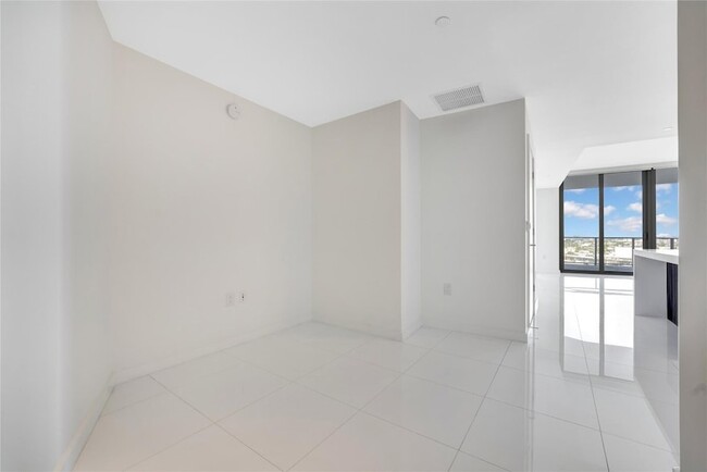 Foto del edificio - 851 NE 1st Ave