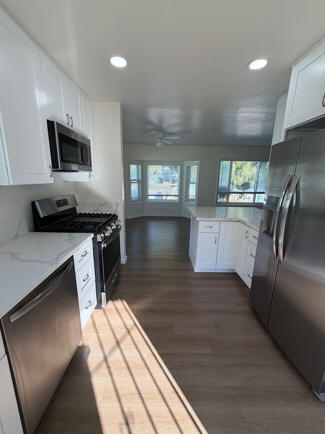 Building Photo - Spacious Home in Prime Pacific Beach Location
