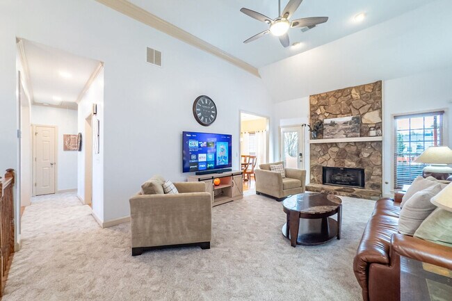 Building Photo - 530 Waterford Dr