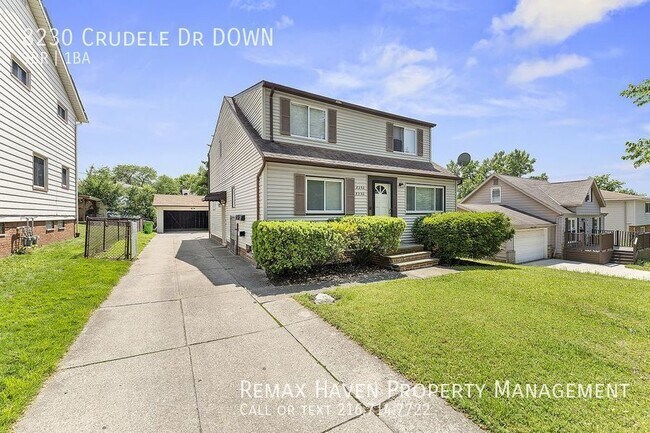 Foto del edificio - 8230 Crudele Dr DN, Garfield Heights -Spac...