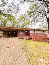 Building Photo - 516 Green Oak Dr