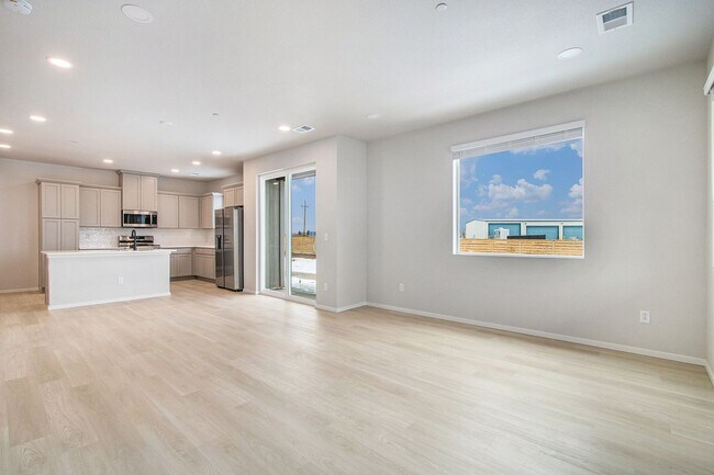 Foto del edificio - Luxury Rowhouse w/ Over-sized Garage