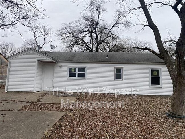 Building Photo - 9733 Dennis Dr