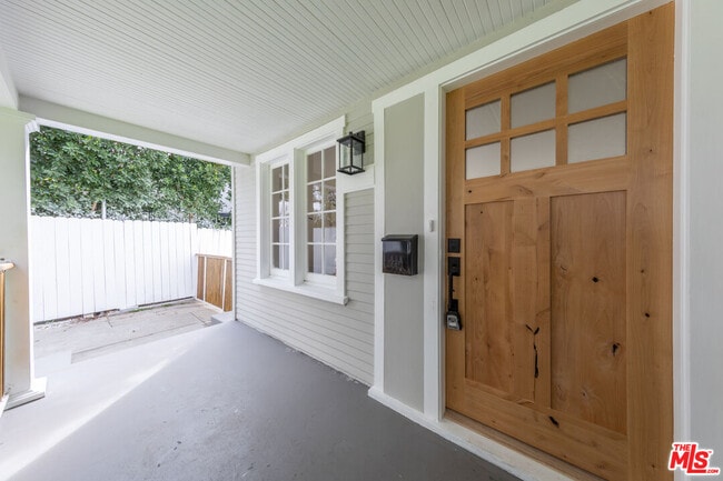 Foto del edificio - 3766 Valleybrink Rd