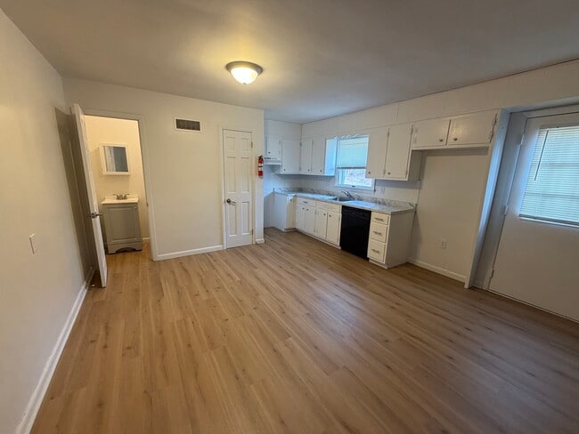 Building Photo - 325 Griffith Dr