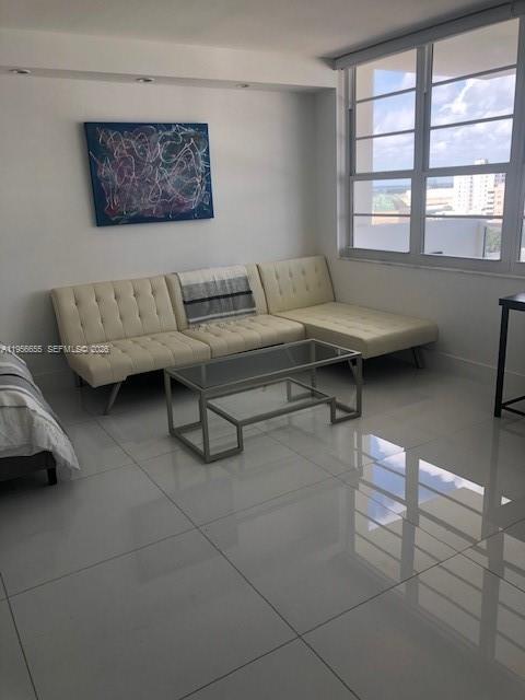 Foto del edificio - 100 Lincoln Rd