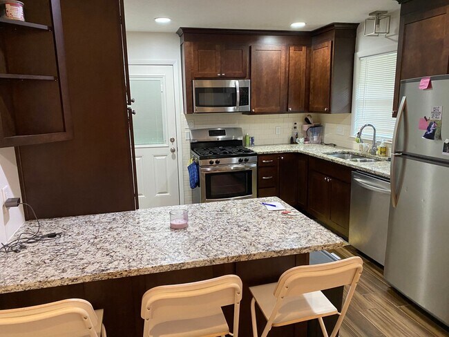 Foto del edificio - 540 Godfrey Ln
