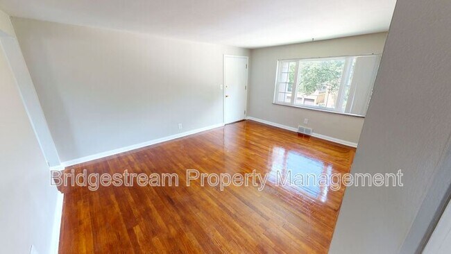 Building Photo - 1400 Stockton Ave