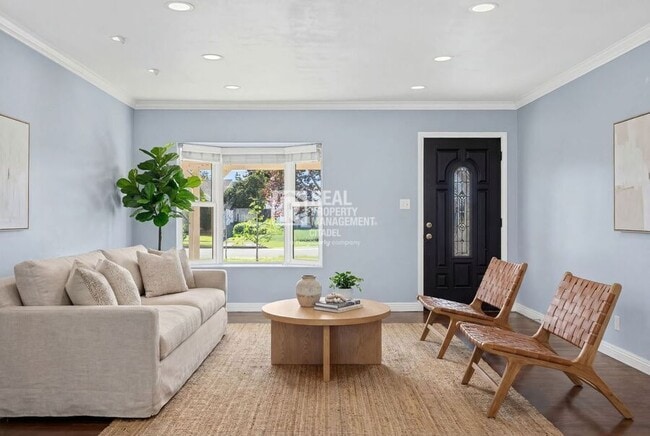 Foto del edificio - 1425 W Woodcrest Ave