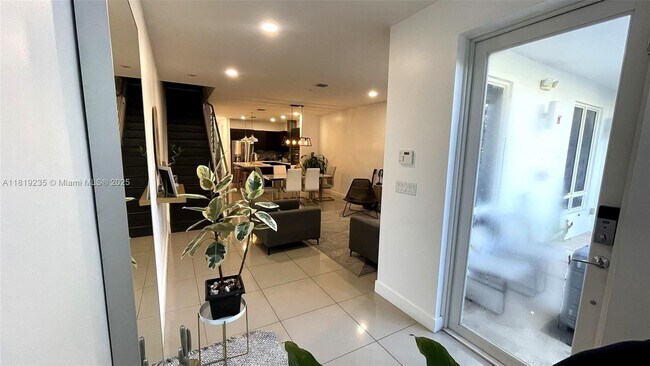 Foto del edificio - 6415 NW 102nd Path