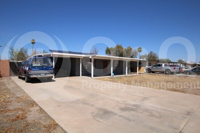 Foto del edificio - 2646 E 1st St