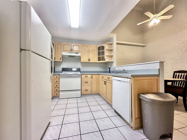 Foto del edificio - 23117 Dover Dr
