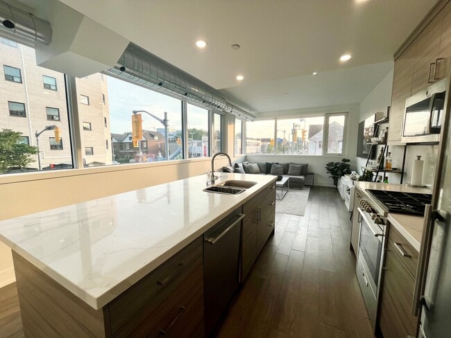 Photo du bâtiment - 3258 Dundas St W