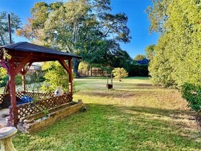 Building Photo - 860 Bingman Dr