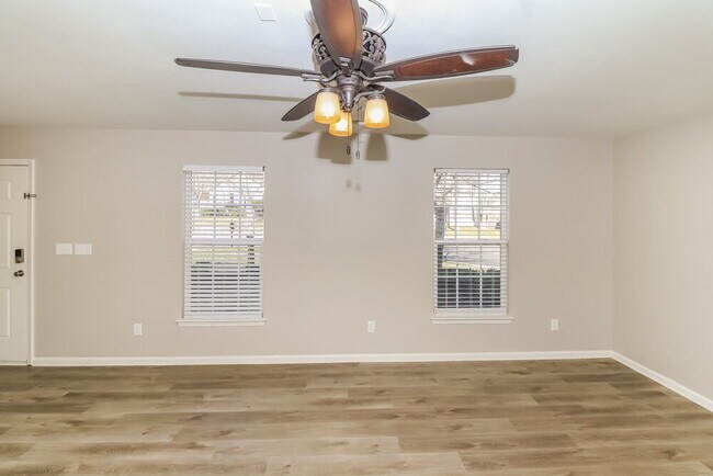Foto del edificio - 8448 Angwin Pl