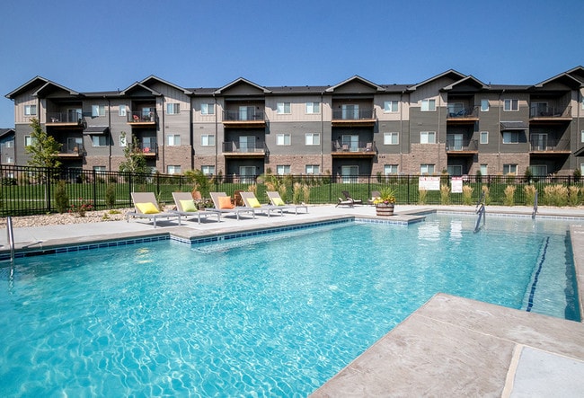 Swimming Pool - Avenue 204 at Royal View