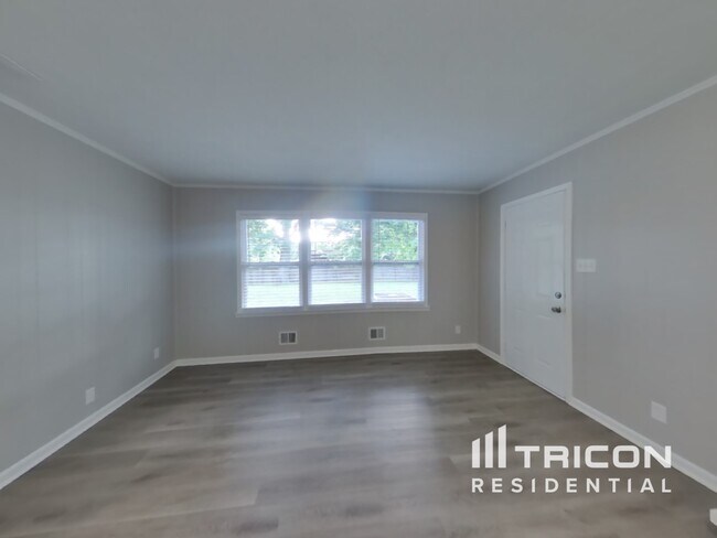 Foto del edificio - 806 Leisure Ln