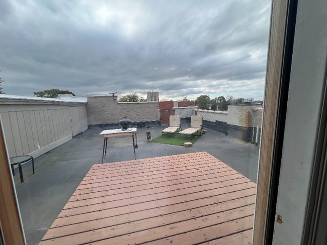 Building Photo - 810 Erie Ave