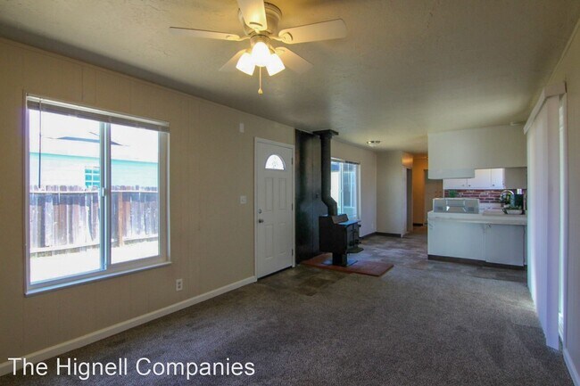 Building Photo - 2 br, 1 bath House - 1741 First St.