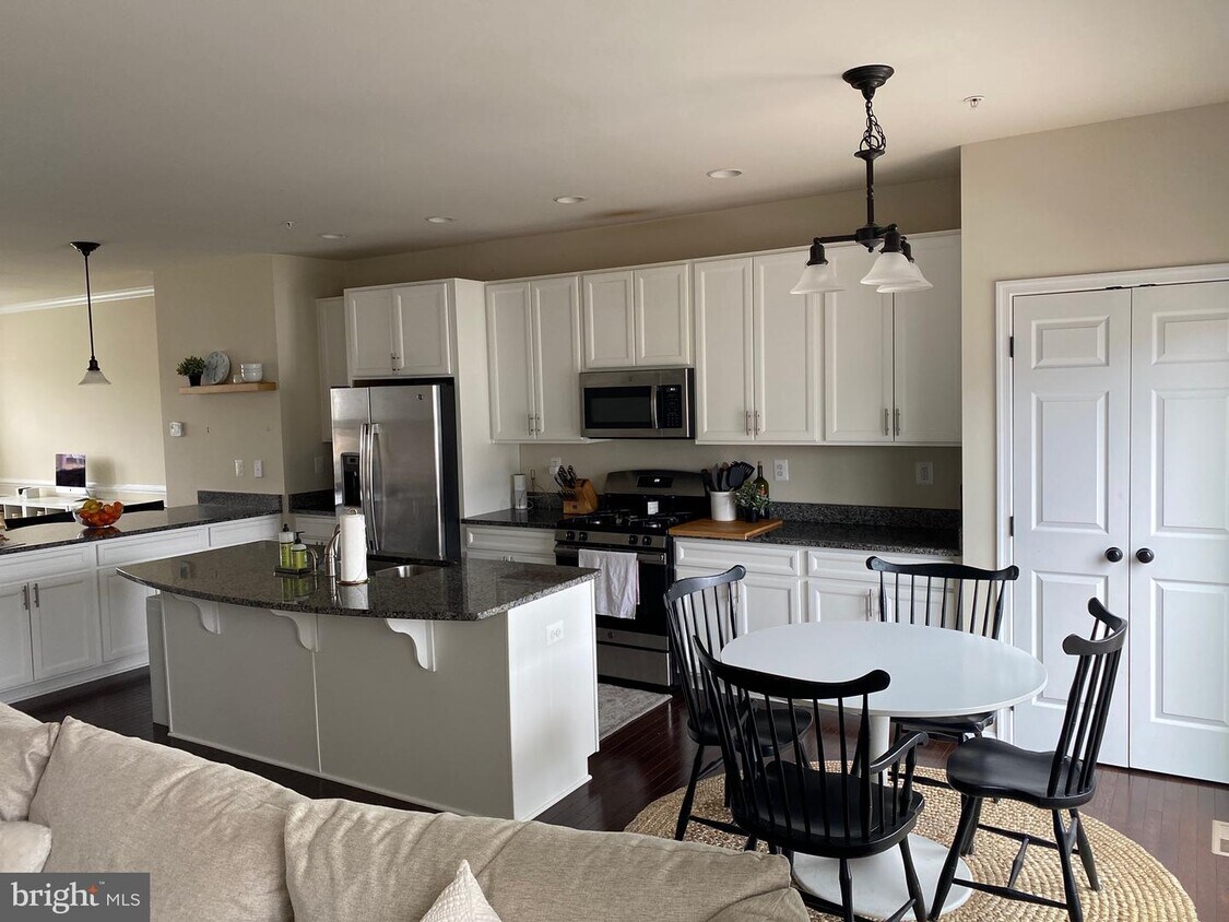 Foto principal - 23269 Lindsay Dr
