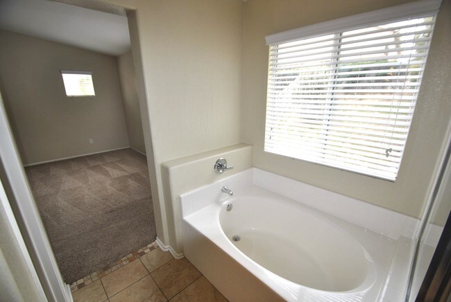 Foto del edificio - 38155 Pine Creek Pl