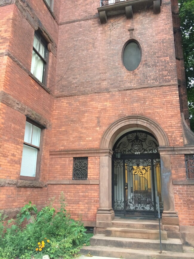 Building Photo - 287 State St