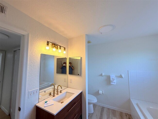 Foto del edificio - 13917 Fairway Island Dr