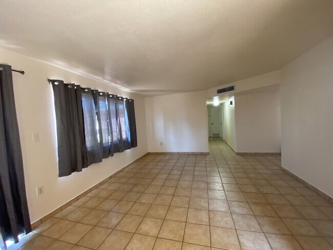 Foto del edificio - Very Nice 4 bedroom, 2 bathroom home available!