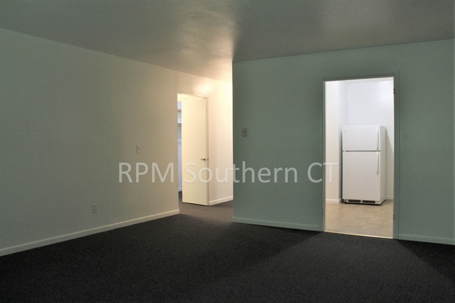 Building Photo - Ranch Style Condo – Hamden – 1 Bedroom