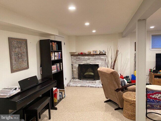 Foto del edificio - 6625 Fisher Ave