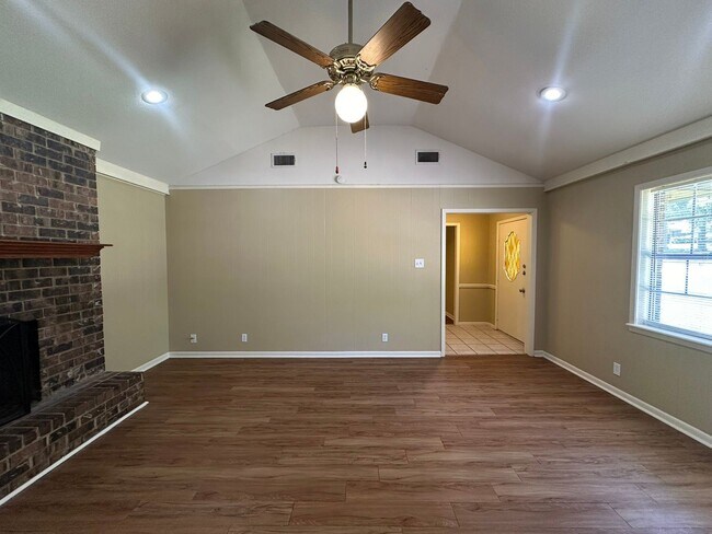 Foto del edificio - Charming 3 Bedroom in Flint!