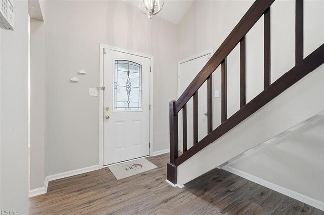 Building Photo - 1329 Thamesford Dr