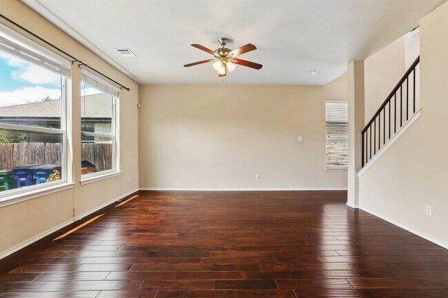 Foto del edificio - 14121 Canyon Trail