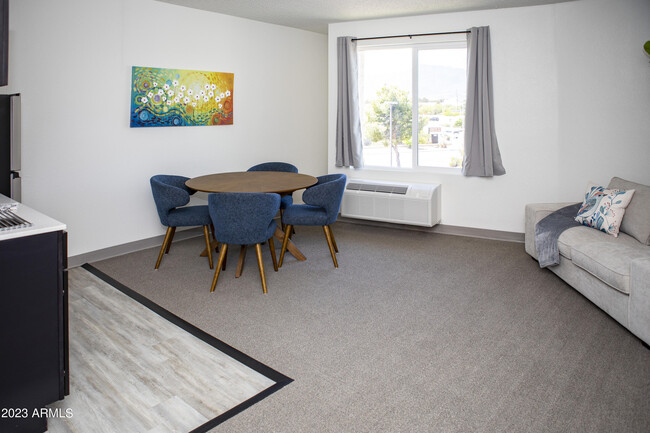Building Photo - 2047 AZ-92