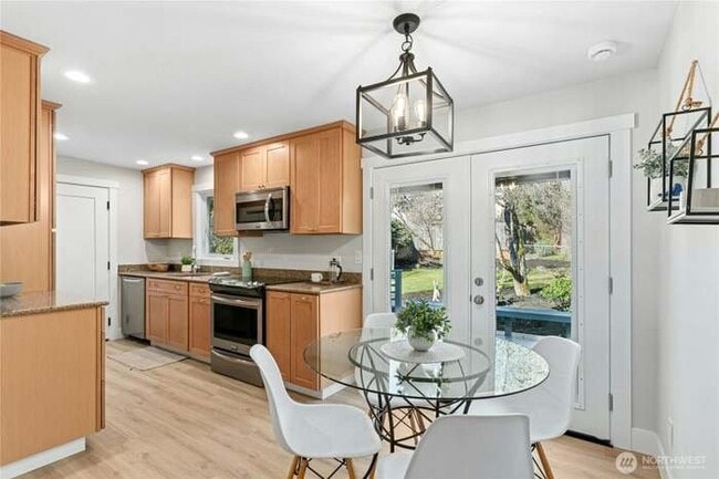 Foto del edificio - 16326 Lake Hills Blvd
